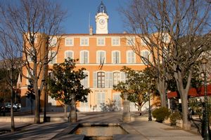 Retour face à l'Hôtel de ville de Gémenos