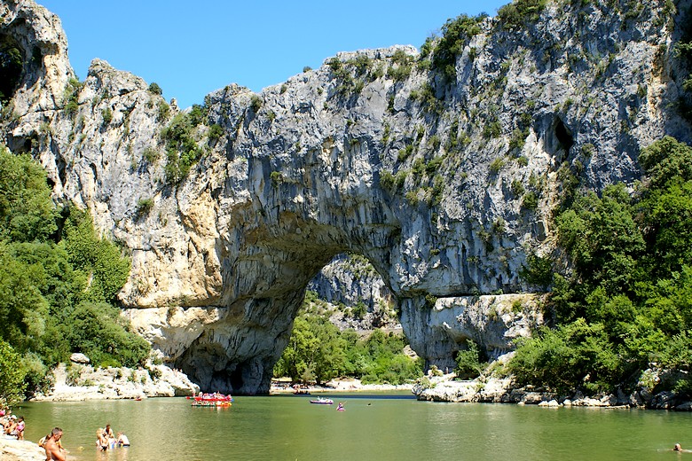 Gorges de l'Ardèche (Ardèche) - Face au Pont d'Arc
