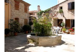 Petite place du village