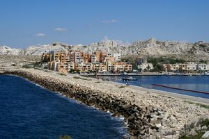 Vue sur un des quartiers de Port du Frioul