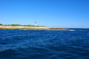 Phare du Cap Couronne à l'horizon