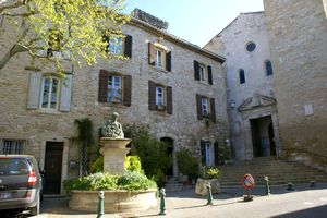 Placette devant l'église