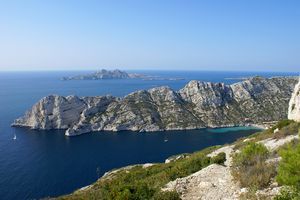 Vue étendue sur la calanque de Sormiou