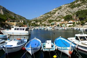 Face au petit port de la Calanque de Morgiou