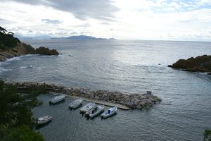 Dans les hauteurs du petit port