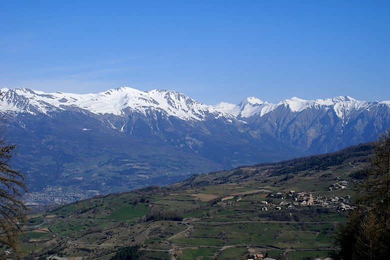 Les Orres (Hautes-Alpes) - Massif des Ecrins à l'horizon