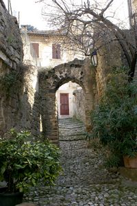 Une porte au coeur du village