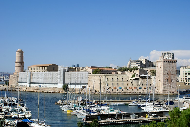 Marseille (Bouches-du-Rhône) - Fort Saint-Jean à l'horizon