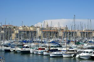 Vers la fin du quai de la Rive Neuve