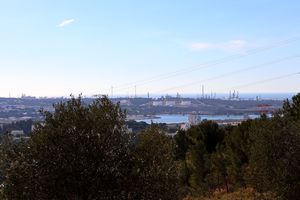 Canal de Caronte et zone industrielle de Lavéra à l'horizon