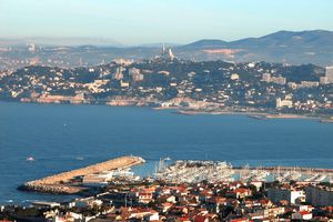 Zoom en direction de la corniche