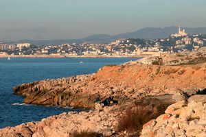 Marseille et la « Bonne Mère » au coucher du soleil