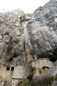 Retour au pied de la grotte