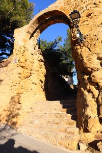 Accès à l'ancien château
