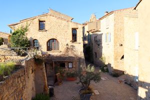 Maisons anciennes de la rue Frédéric Mistral