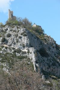 Anciennes Tours  dominant le village