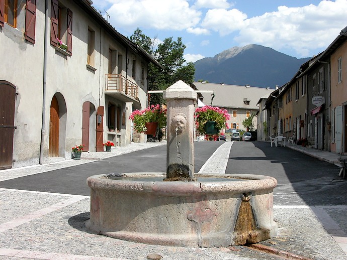 Mont-Dauphin (Hautes-Alpes) - Une fontaine