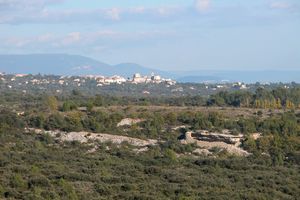 Village de Gordes à l’horizon