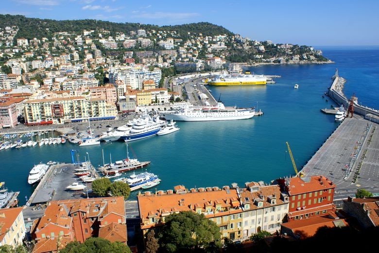 Nice (Alpes-Maritimes) - Entrée du port de Nice