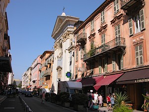 Rue St-François-de-Paule avec son église