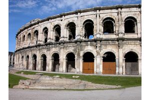 Face aux Arènes