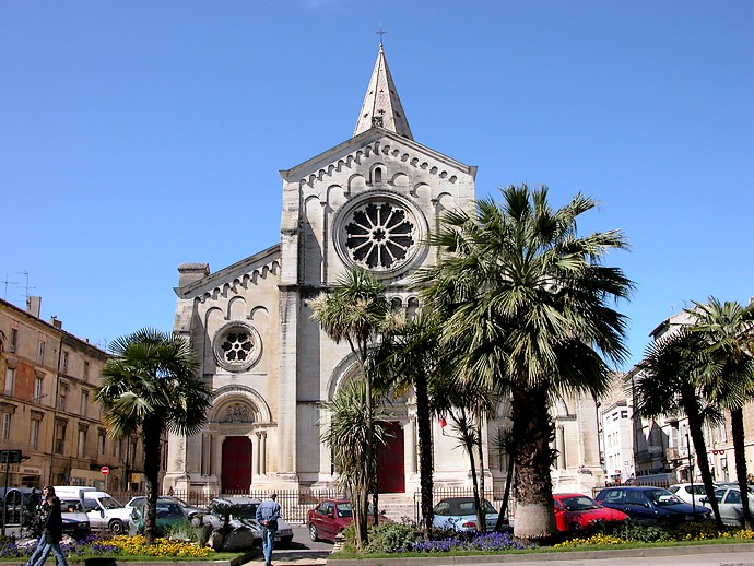 Nîmes (Gard) - Face à l'église Saint-Paul