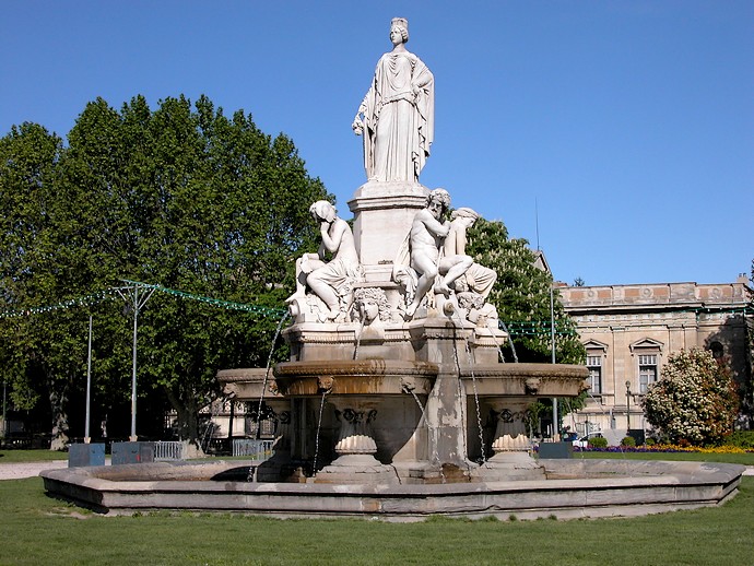 Nîmes (Gard) - Fontaine Pradier à l'esplanade De Gaulle