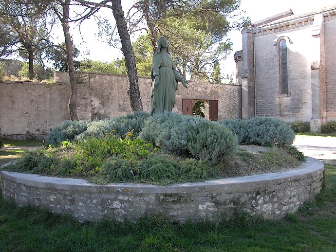 Orgon (Bouches-du-Rhône) - Statue de la vierge