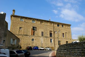 Bâtiment face au château du Roi René 