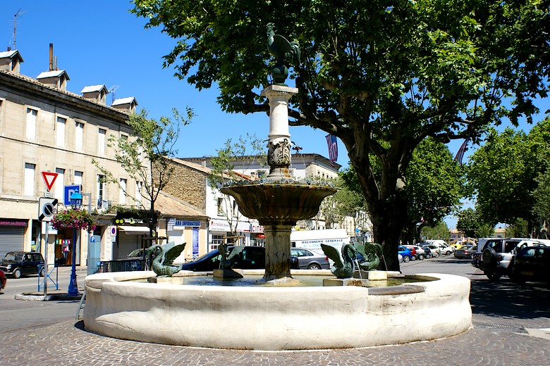 Pont-Saint-Esprit (Gard) - Une fontaine