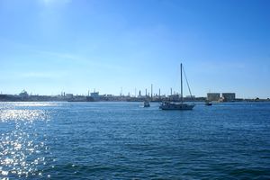 Zone industrielle de Lavéra à l'horizon