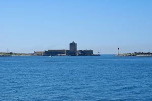 Fort de Bouc à l'horizon