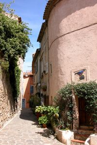 Une ruelle au cœur du village