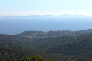 Iles d’Hyères à l’horizon