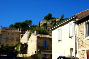 Au pied de la colline