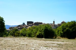 On quitte le village