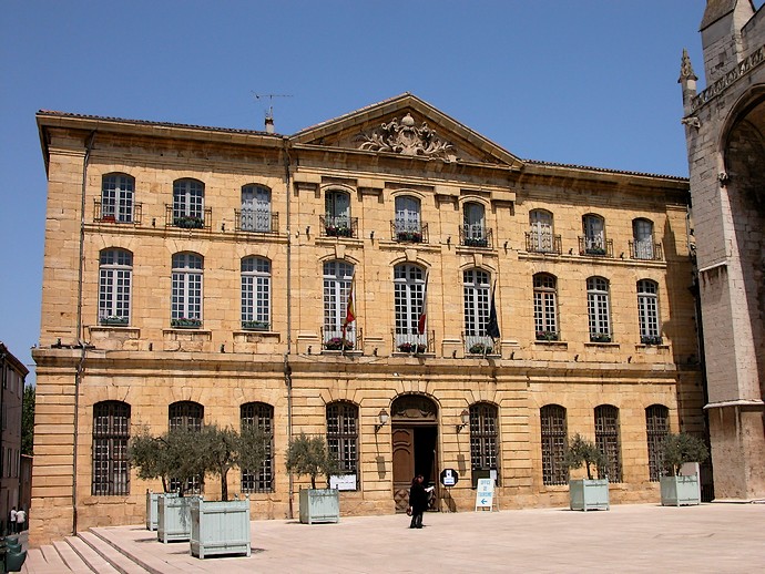 Saint-Maximin-la-Sainte-Baume (Var) - Hôtel de ville