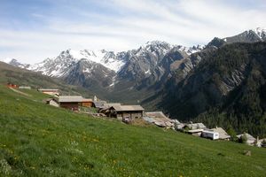 Dans les hauteurs du village