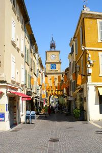Porte de l'Horloge à l'horizon