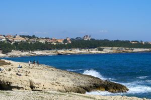 Château Charles Roux à l'horizon