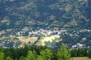 Zoom sur le village de La Salle-les-Alpes