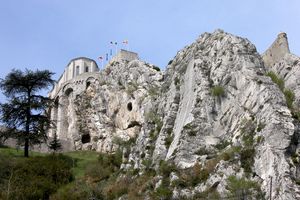 Au pied de la citadelle