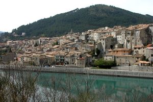 La ville au bord de la Durance