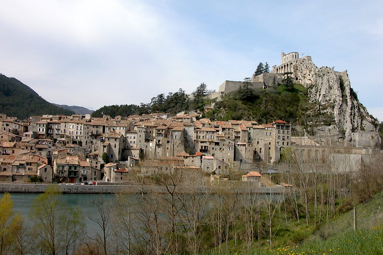 Sisteron (Alpes-de-Haute-Provence) - Vue sur la ville et sur la citadelle