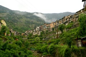 Retour au pied du village