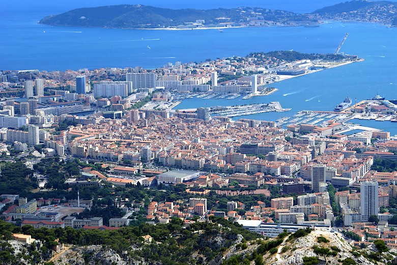 Toulon (Var) - Mont Faron : Zoom sur la vieille ville