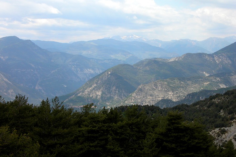 Utelle (Alpes-Maritimes) - Vue sur le Massif du Mercantour
