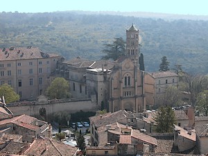 Zoom sur la cathédrale Saint-Théodorit