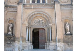 Entrée de la cathédrale