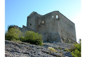 Au pied du château comtal